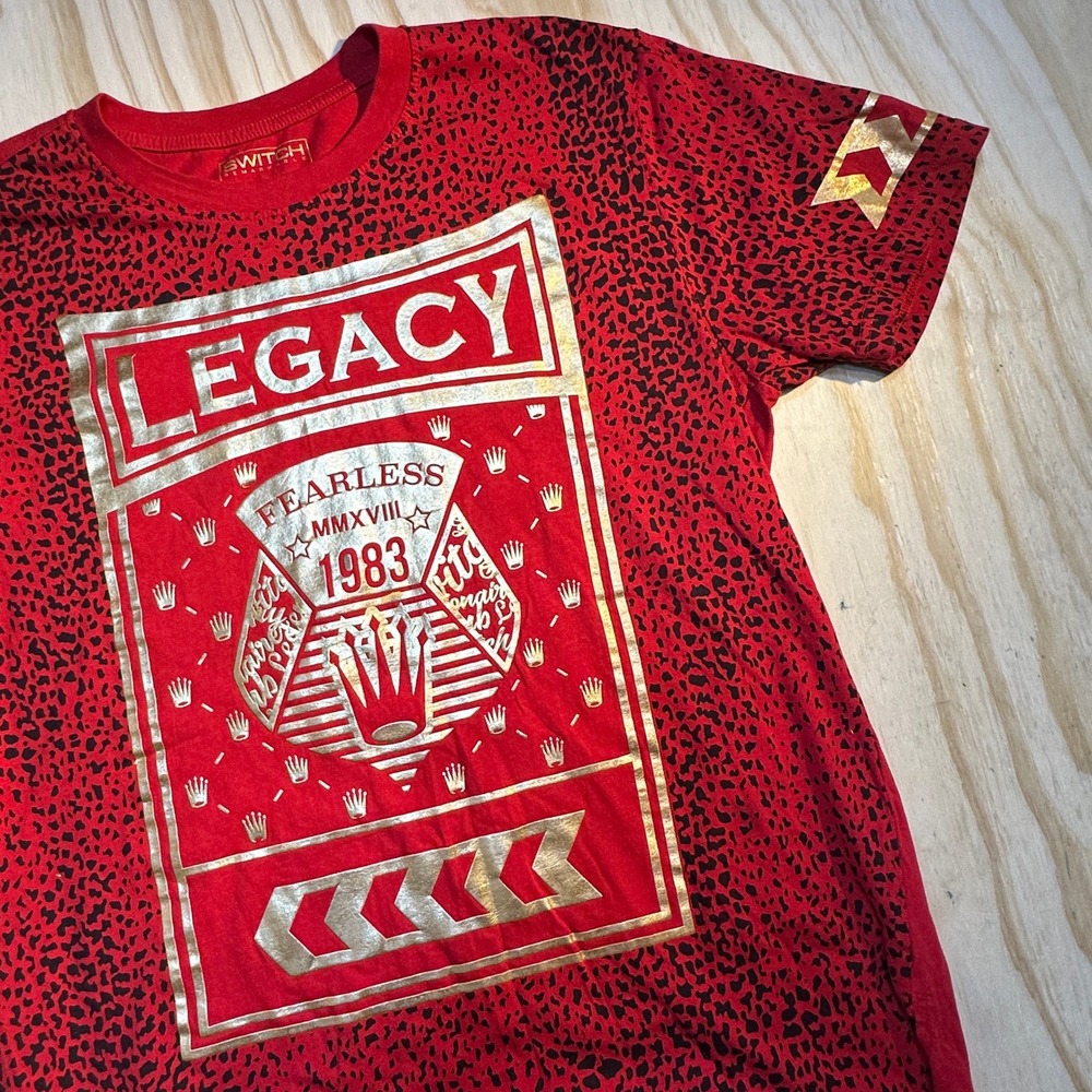 Switch Remarkable Mens XL Red Gold Legacy Fearless Graphic T-Shirt Curved Hem
